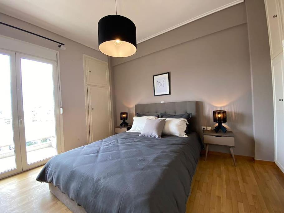 Apartment Spacious 3 Bedroom In Vibrant Neighbourhood *