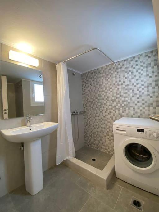 Spacious 3 Bedroom In Vibrant Neighbourhood