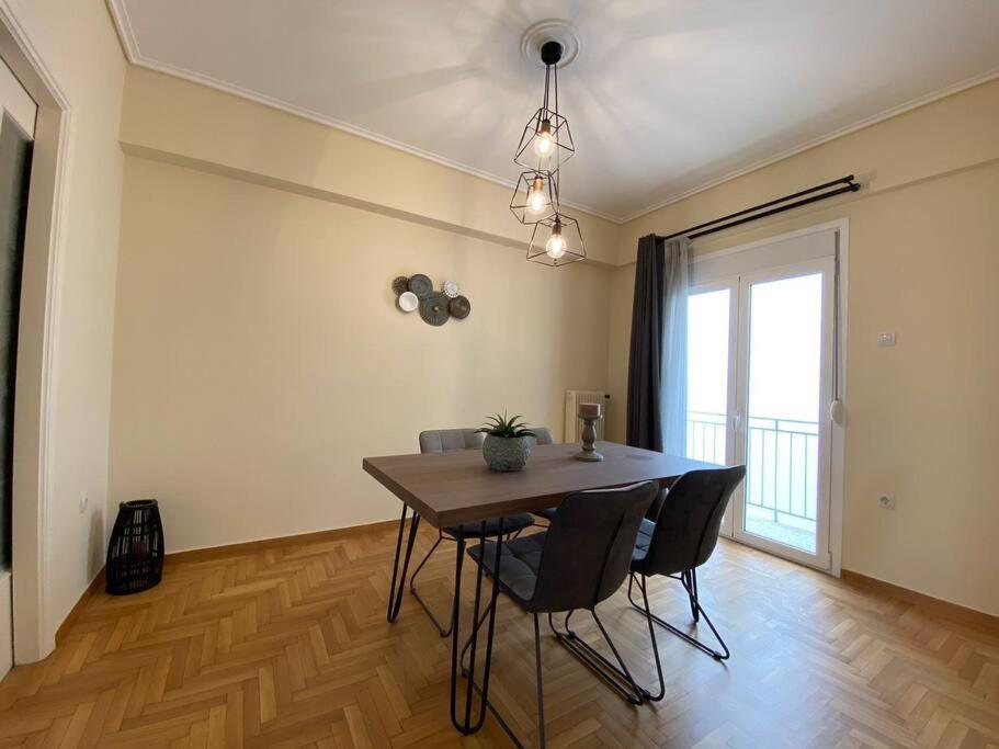 Spacious 3 Bedroom In Vibrant Neighbourhood *