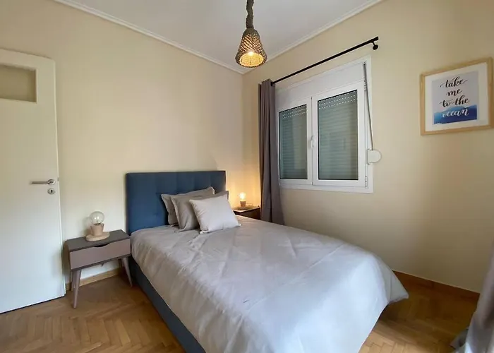 Spacious 3 Bedroom Apartment In Vibrant Neighbourhood